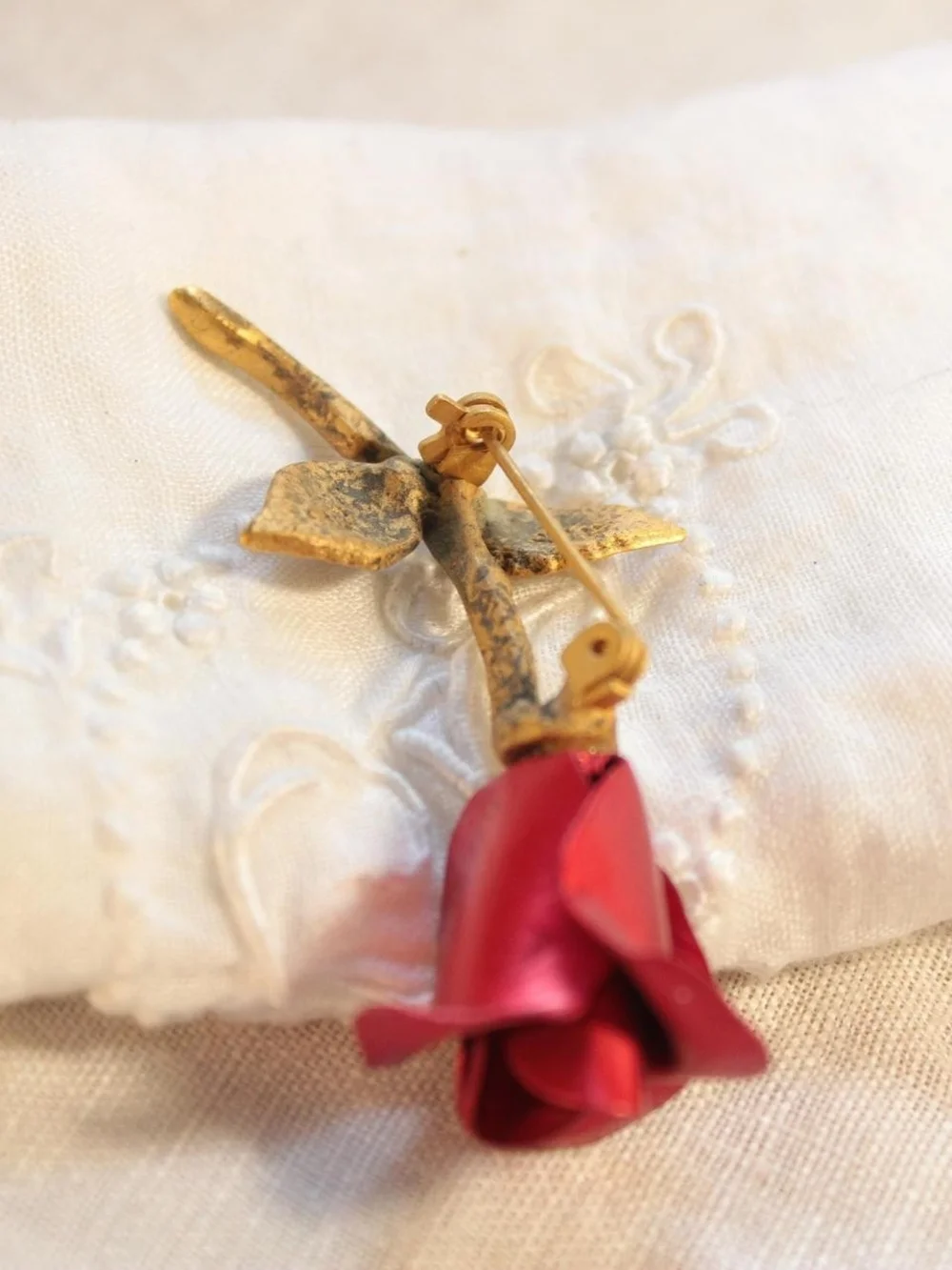 Vintage Avon Red Rose Brooch Pin Gold-Tone Enamel Floral Costume Jewelry